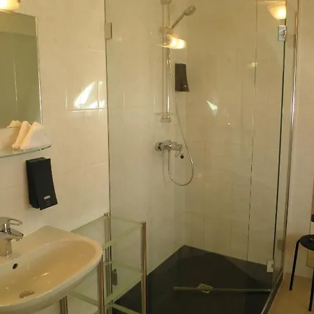 Lowen Hotel 3*